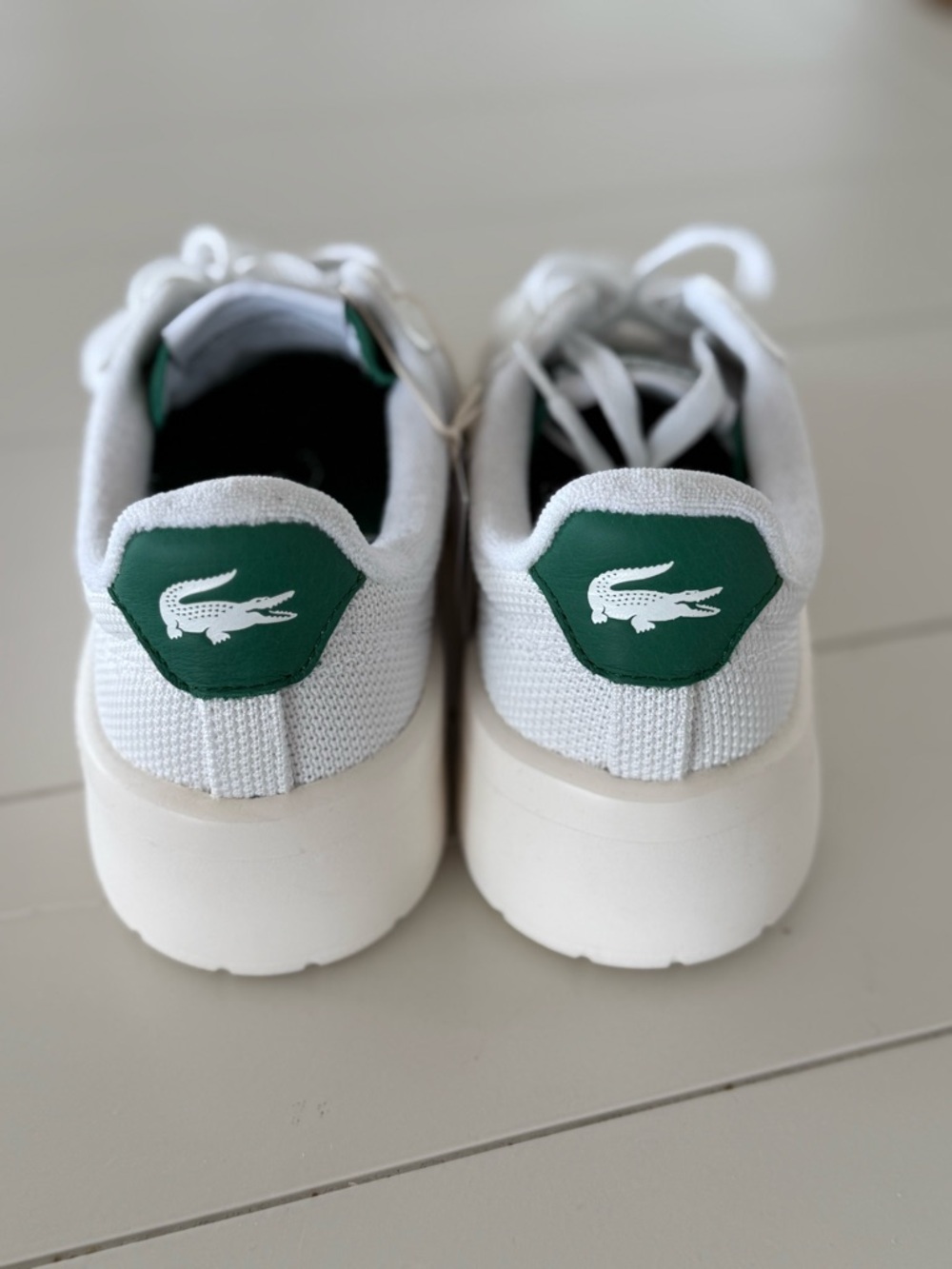 Lacoste White Sneaker with Green Crocodile Logo Size 7 NWT - Picture 2 of 7